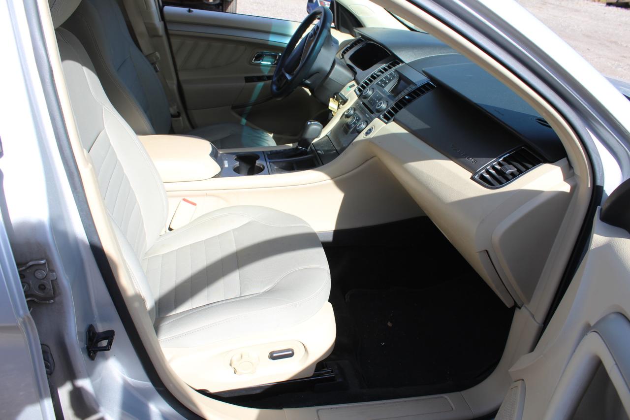 2016 Ford Taurus  Photo