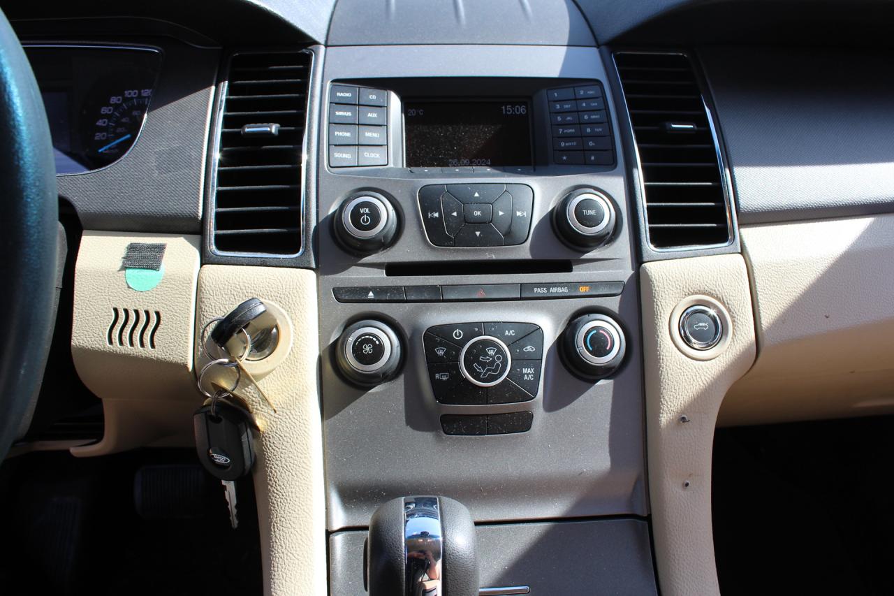 2016 Ford Taurus  Photo