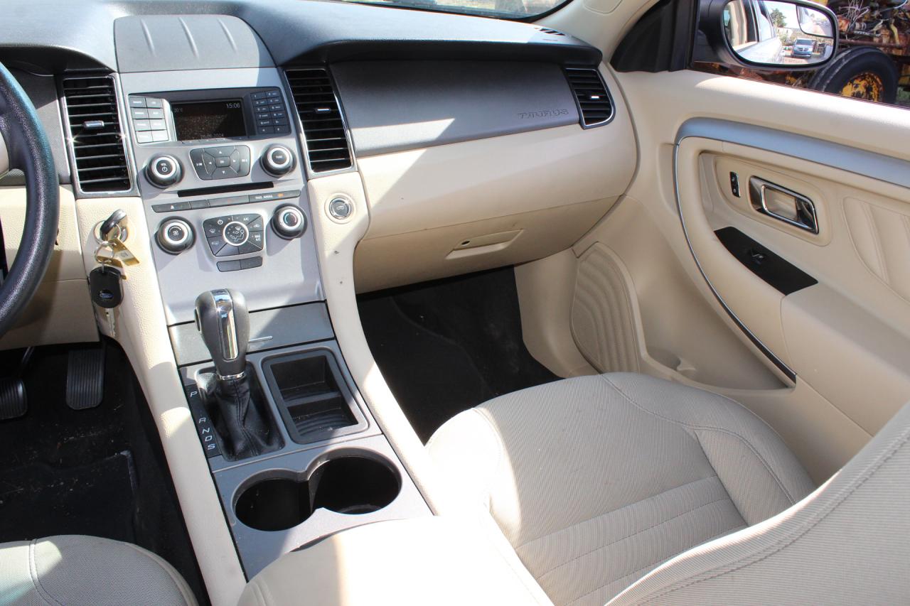 2016 Ford Taurus  Photo