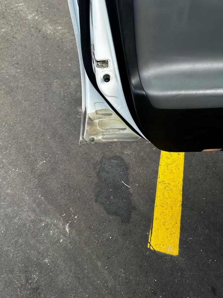 2014 Toyota Prius Sport Photo4