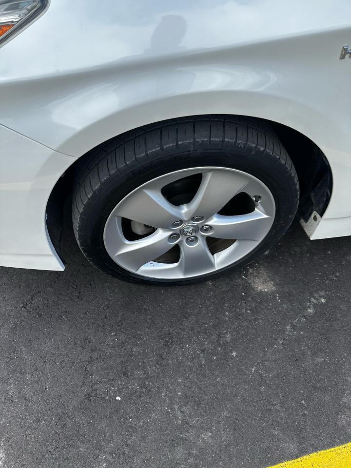 2014 Toyota Prius Sport Photo3