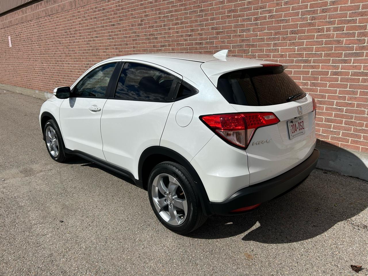 2016 Honda HR-V EX, AWD, BLUETOOTH, SUNROOF, HEATED SEATS - Photo #2