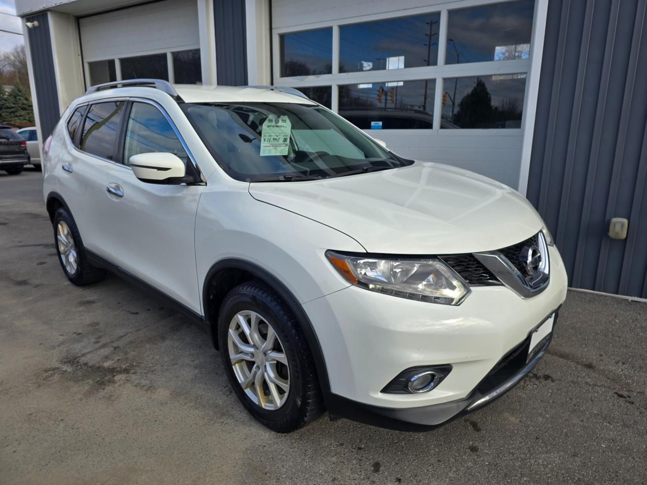 Used 2016 Nissan Rogue SV for sale in Kingston, ON