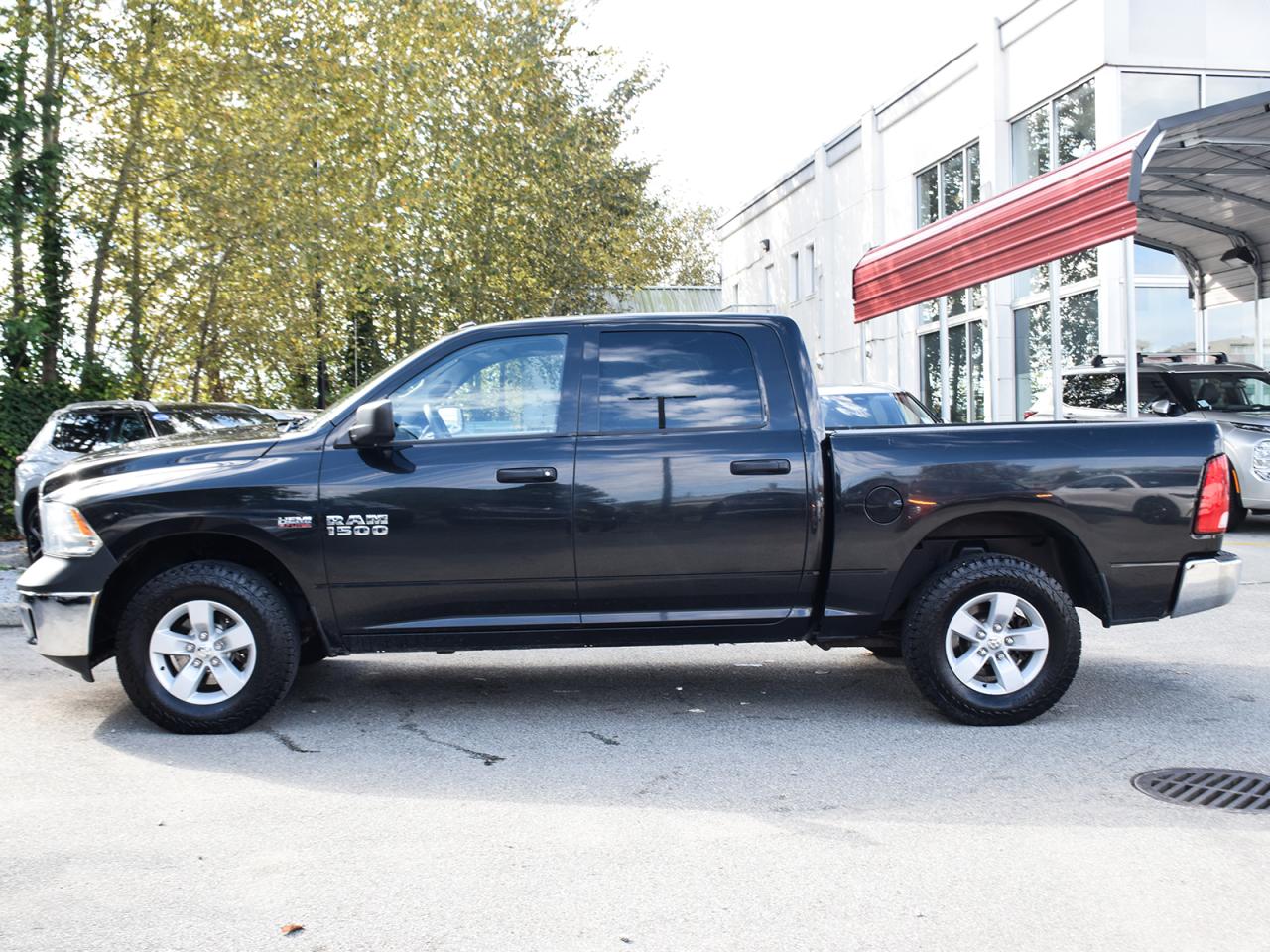 Used 2017 RAM 1500 SXT - Backup Camera, Cruise Control, BlueTooth for sale in Coquitlam, BC