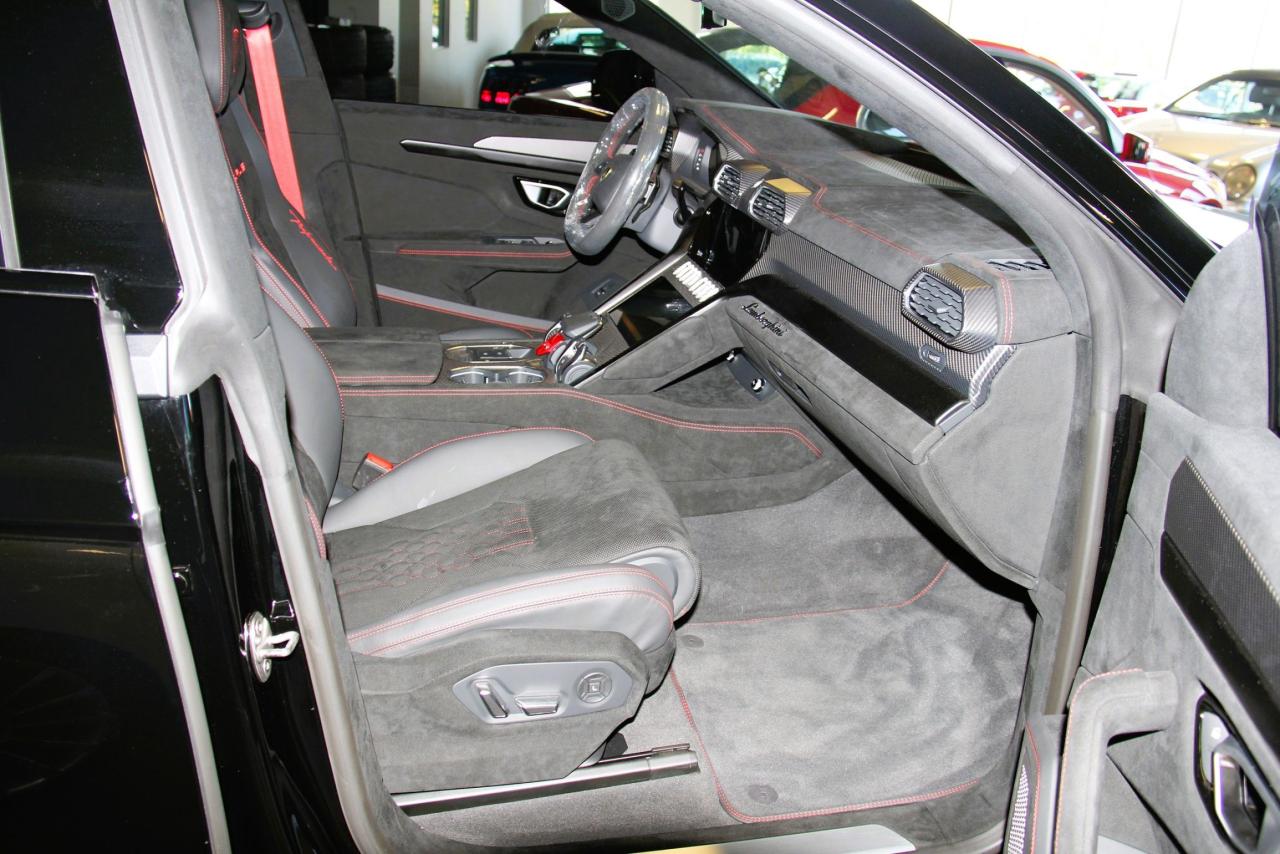 2023 Lamborghini Urus Performante Photo