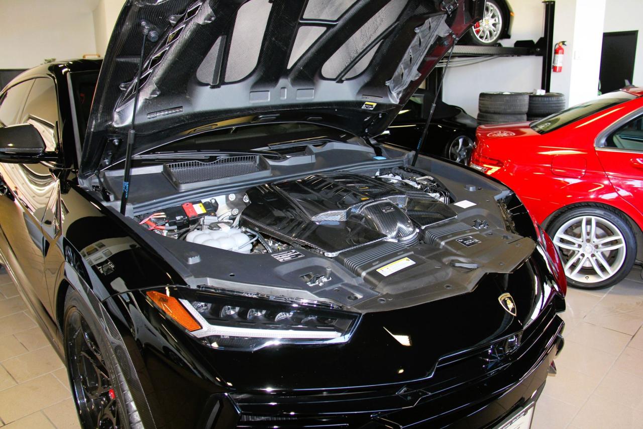 2023 Lamborghini Urus Performante Photo