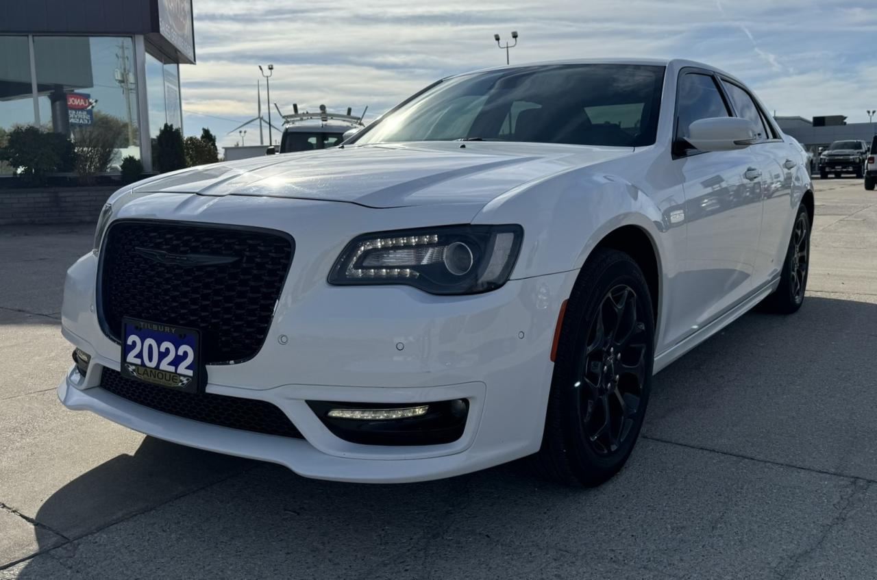 Used 2022 Chrysler 300 300 Touring L AWD for sale in Tilbury, ON