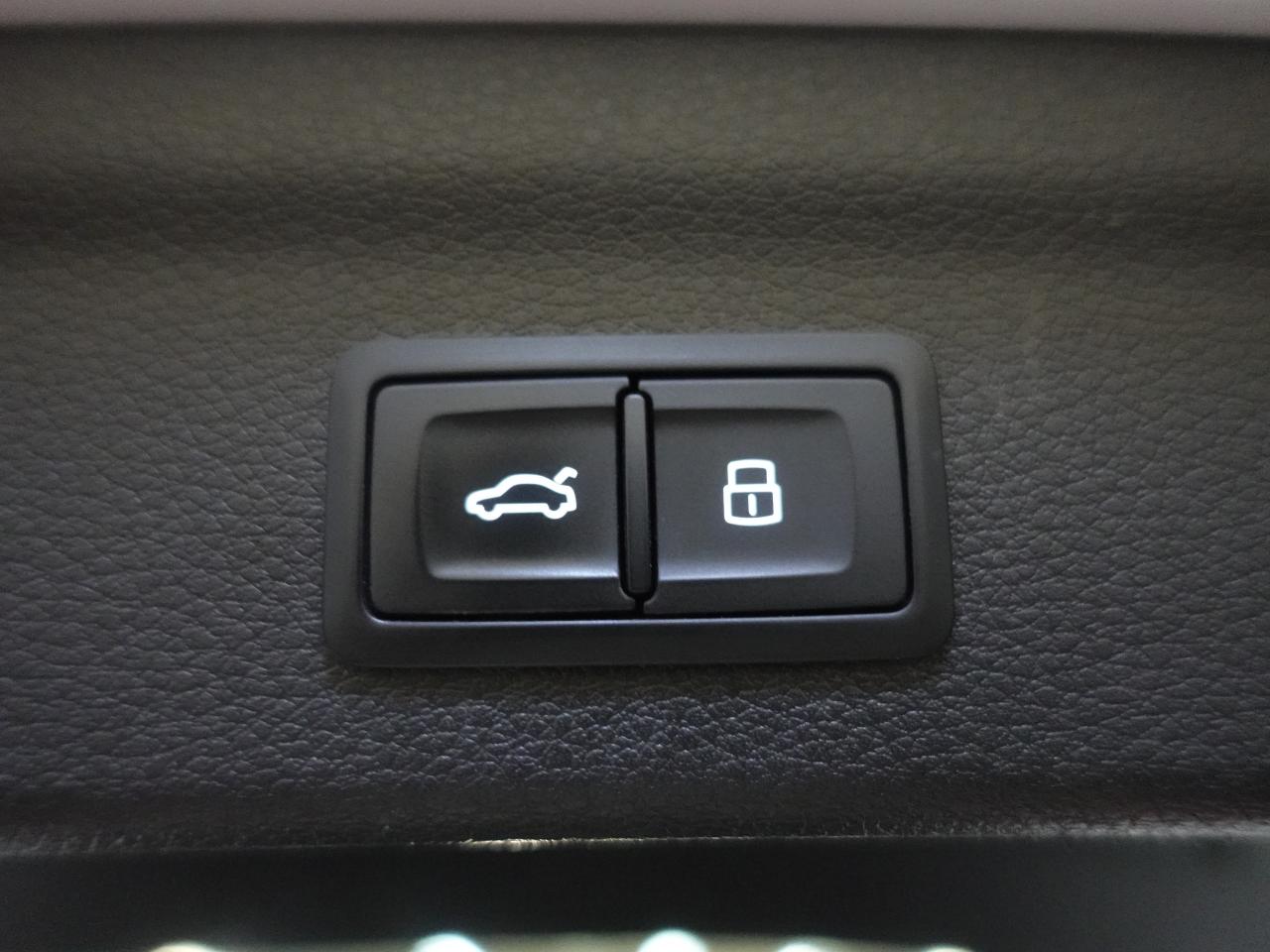 2020 Audi Q3 TECHNIK | S-Line | AWD | Nav | Sunroof | Leather