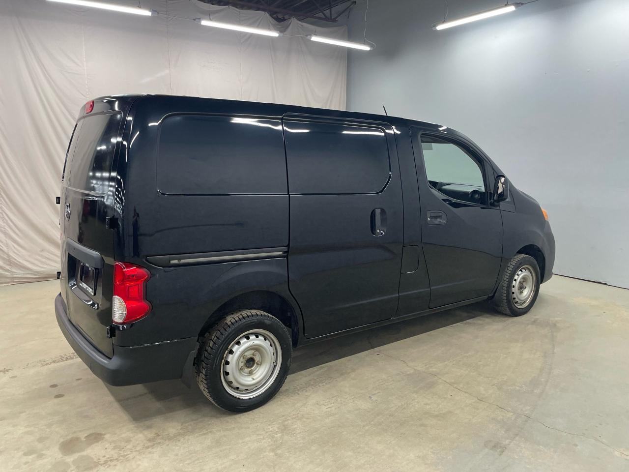 2015 Nissan NV200 SV Photo6