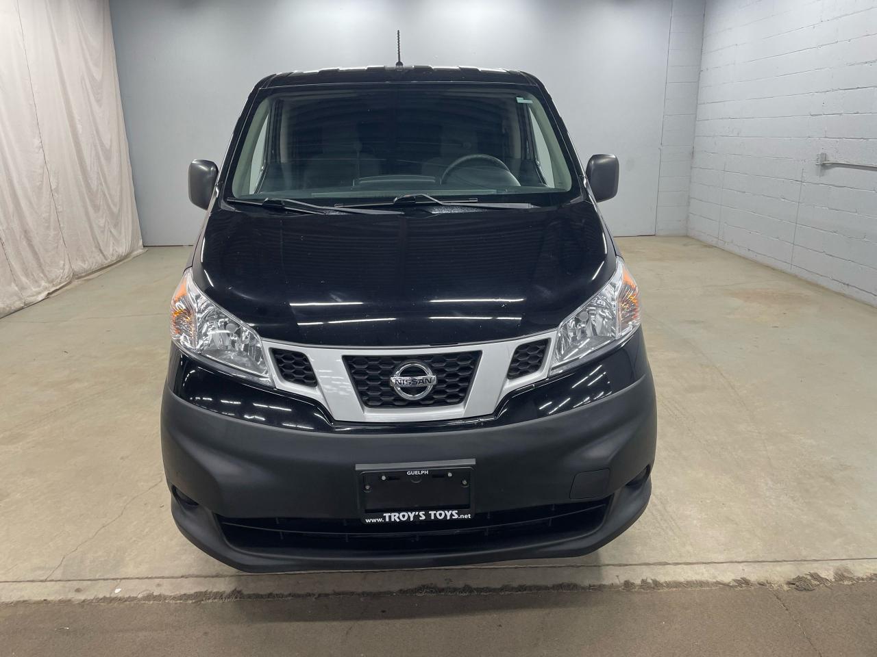 2015 Nissan NV200 SV Photo2