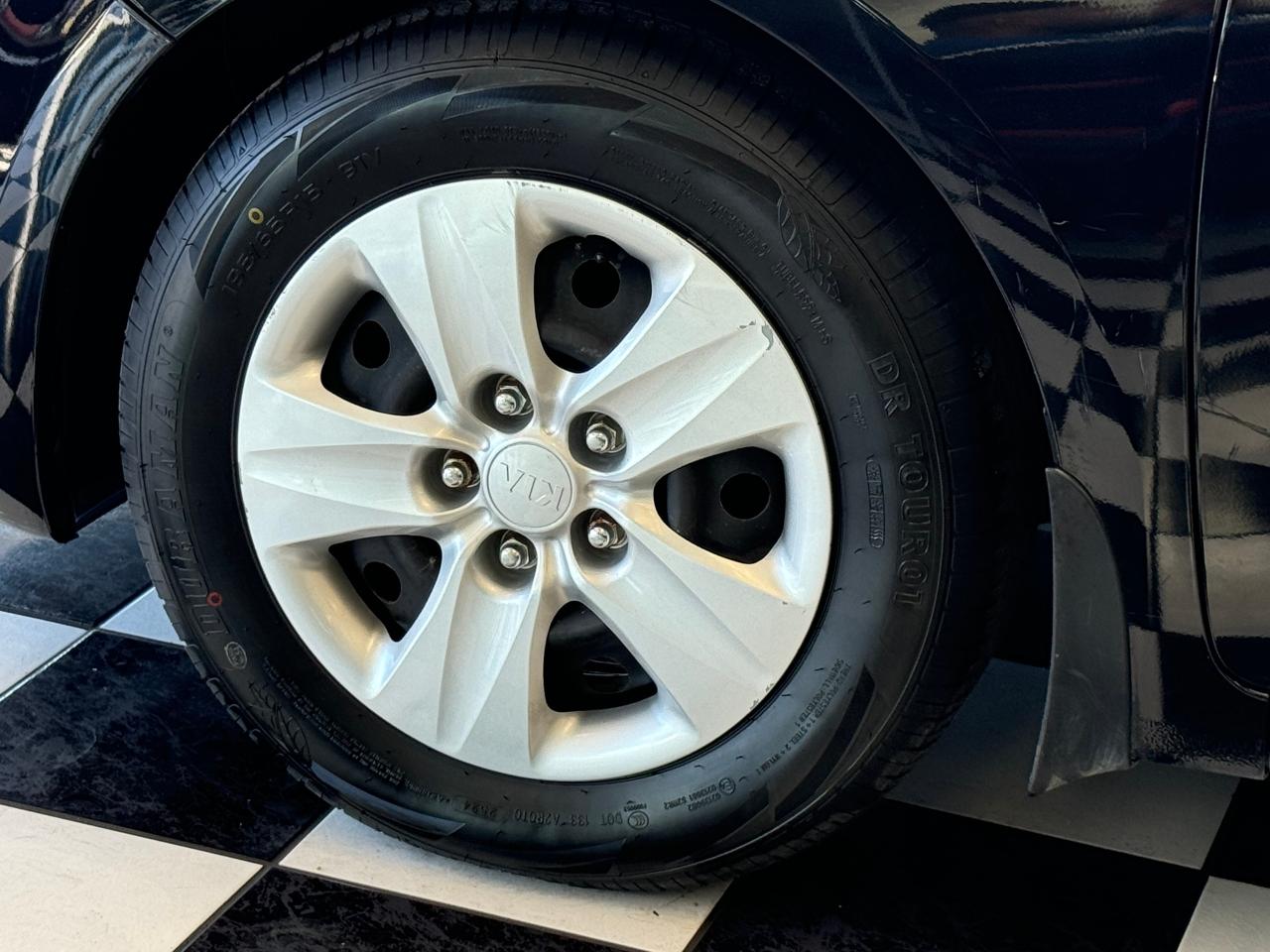 2017 Kia Forte LX+New Tires+ApplePlay+Heated Seats+CLEAN CARFAX Photo116