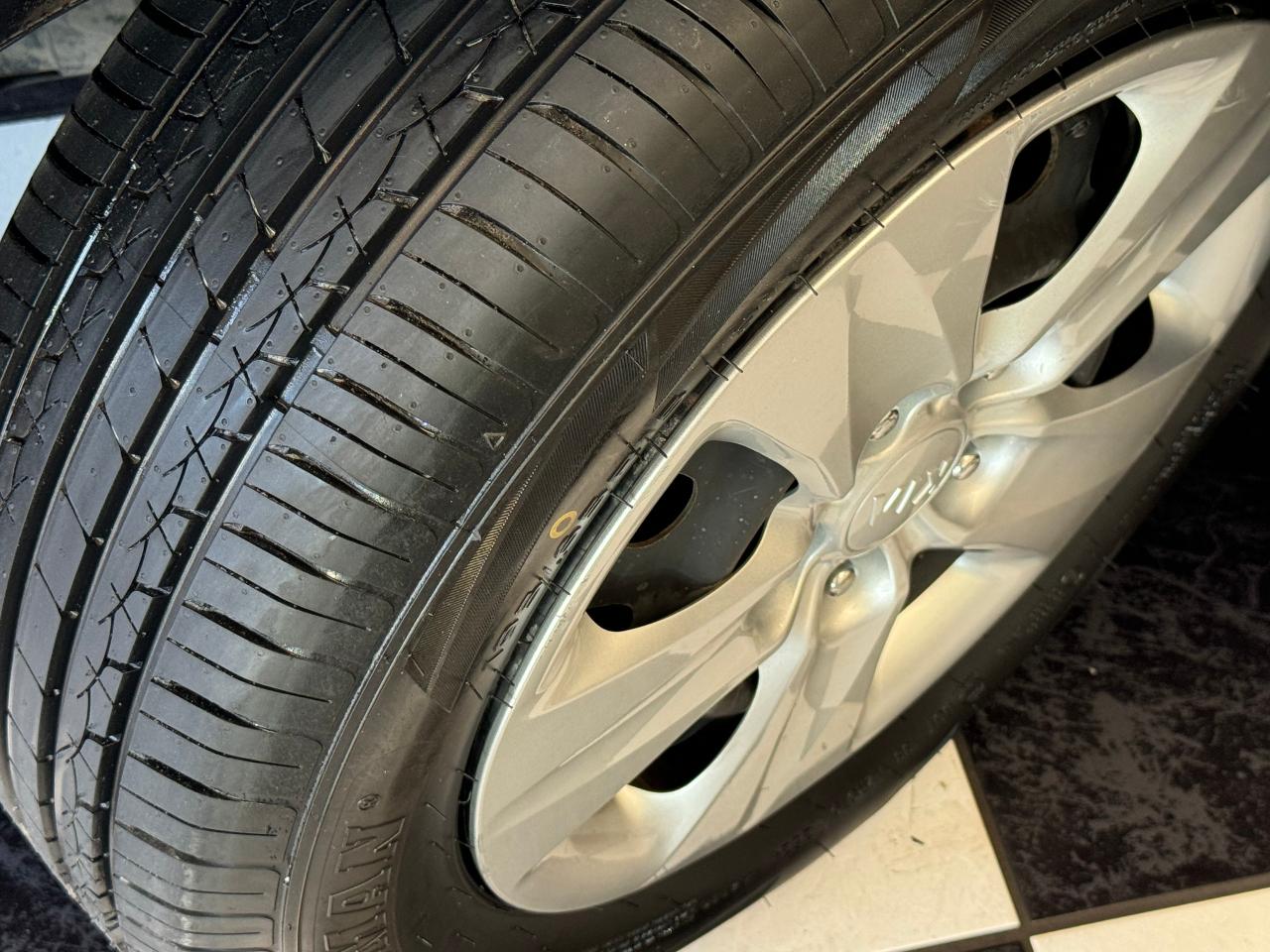 2017 Kia Forte LX+New Tires+ApplePlay+Heated Seats+CLEAN CARFAX - Photo #3