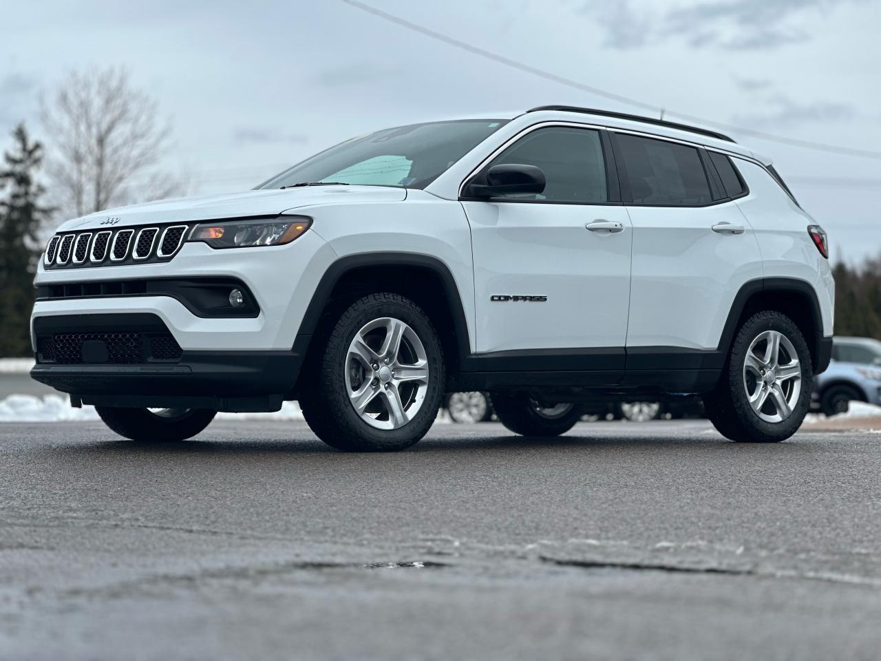 2024 Jeep Compass LATITUDE 4WD W/ ONE OWNER Photo5