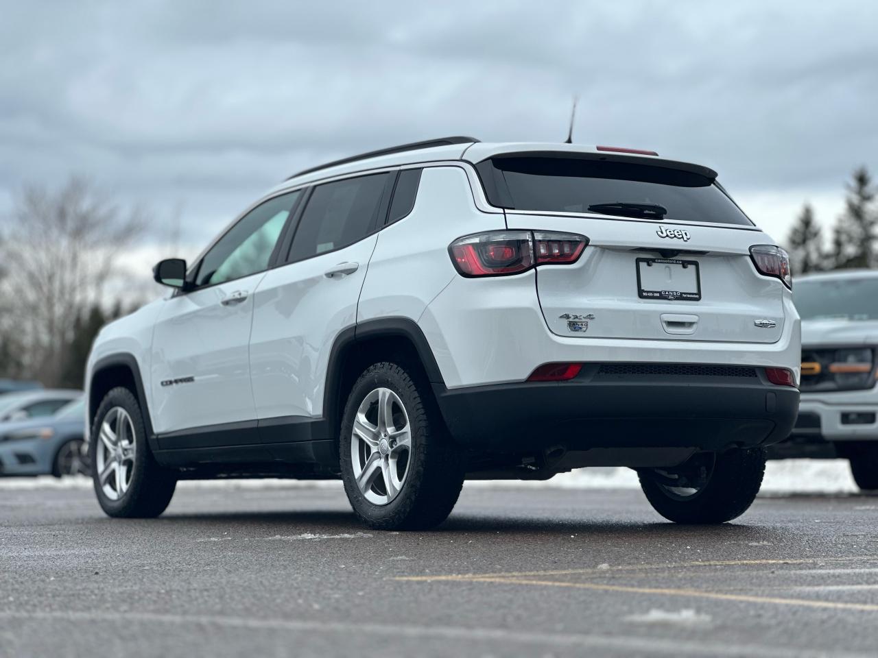 2024 Jeep Compass LATITUDE 4WD W/ ONE OWNER Photo5