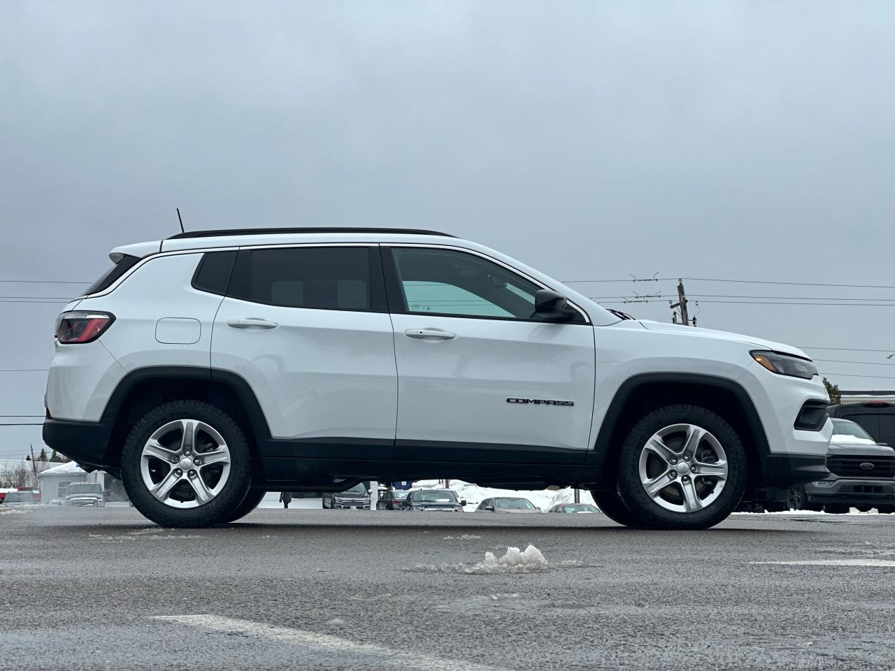 2024 Jeep Compass LATITUDE 4WD W/ ONE OWNER Photo