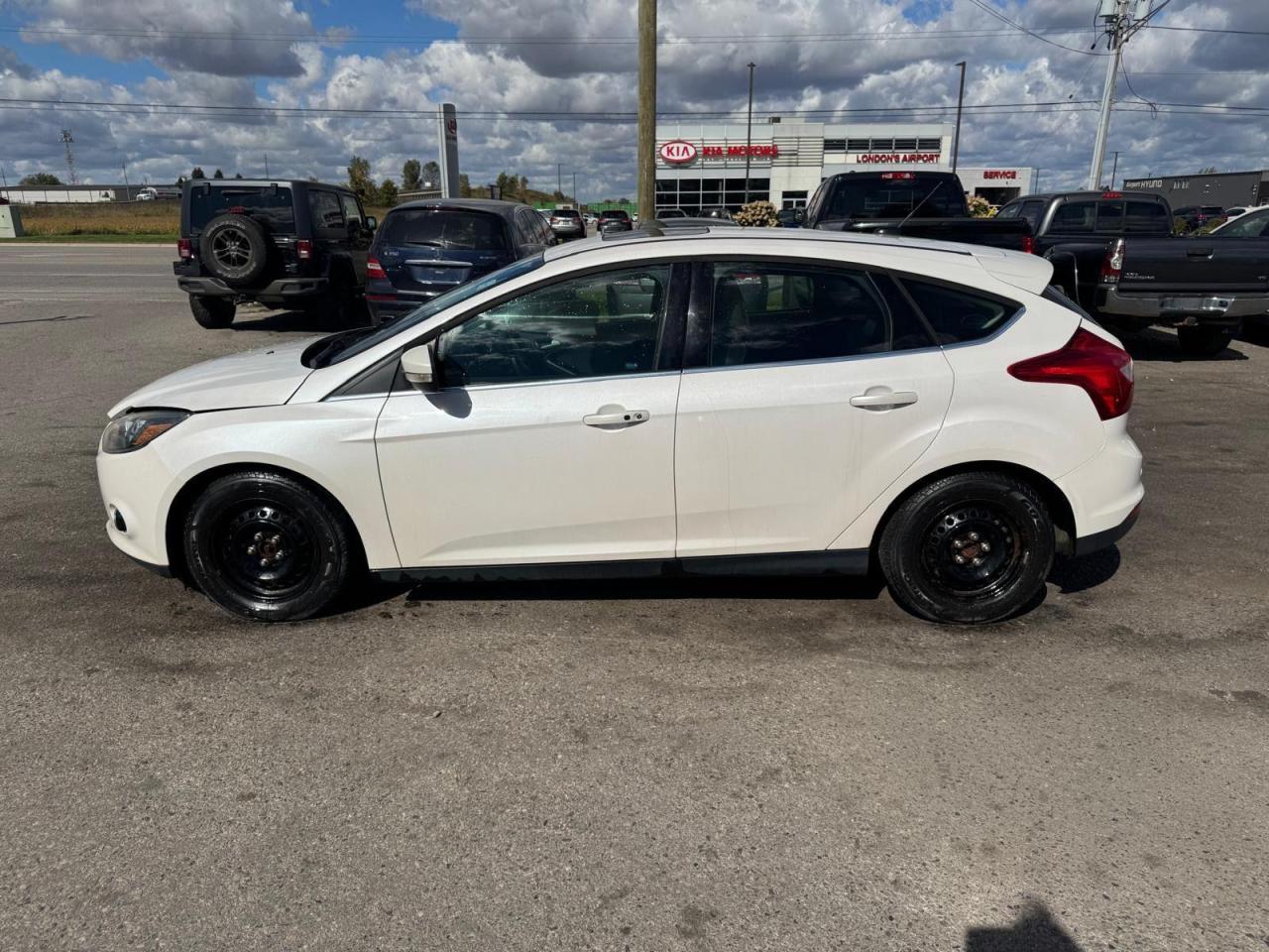 2012 Ford Focus Titanium, LEATHER, WINTER TIRES, CERTIFIED - Photo #2