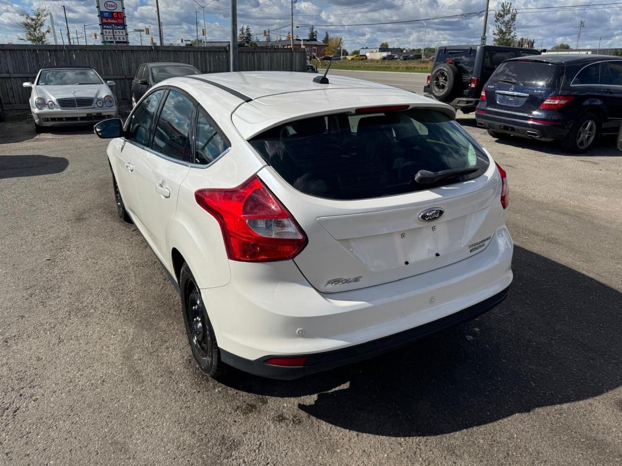 2012 Ford Focus Titanium, LEATHER, WINTER TIRES, CERTIFIED - Photo #3