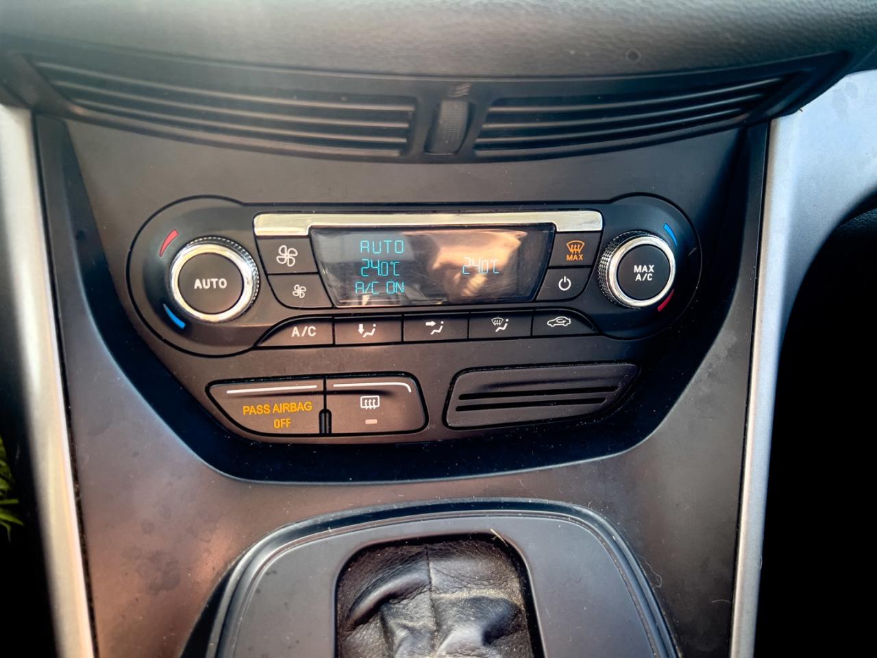 2016 Ford Escape SE - 4WD Easy Financing, Fast Approvals - Photo #18