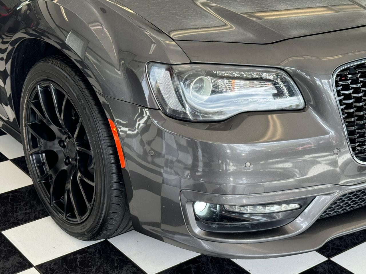 2019 Chrysler 300 S+New Brakes+Adaptive Cruise+BSM+CLEAN CARFAX - Photo #44