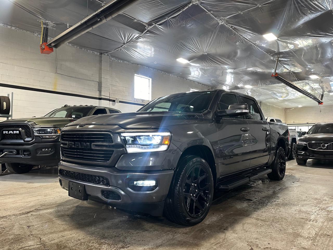 2022 RAM 1500 SPORT 4X4 CREW CAB 5'7" BOX - Photo #2