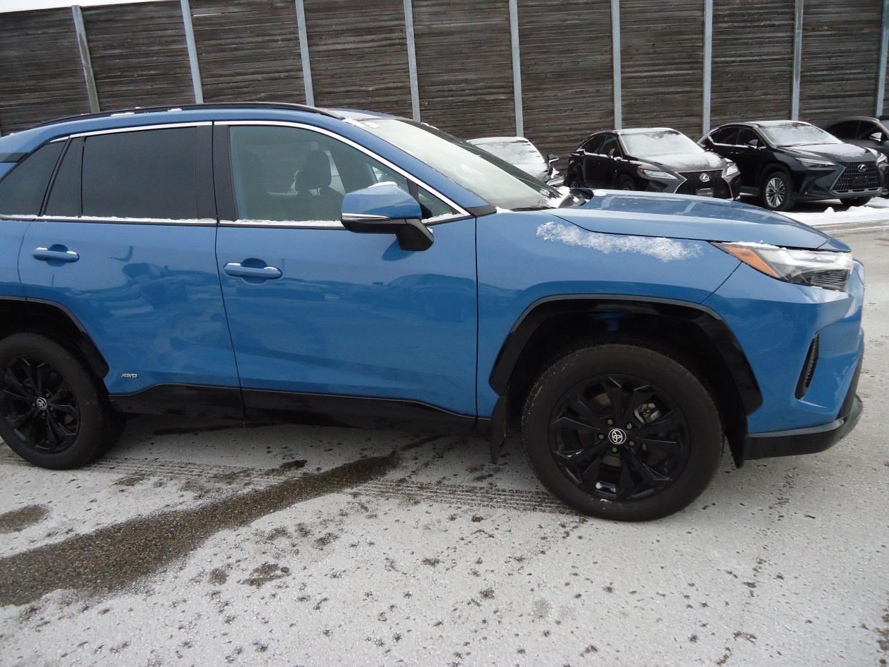 2022 Toyota RAV4 Hybrid SE AWD - Photo #3