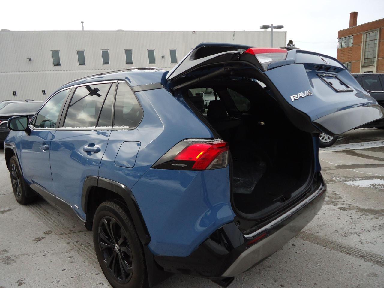 2022 Toyota RAV4 Hybrid SE AWD - Photo #8