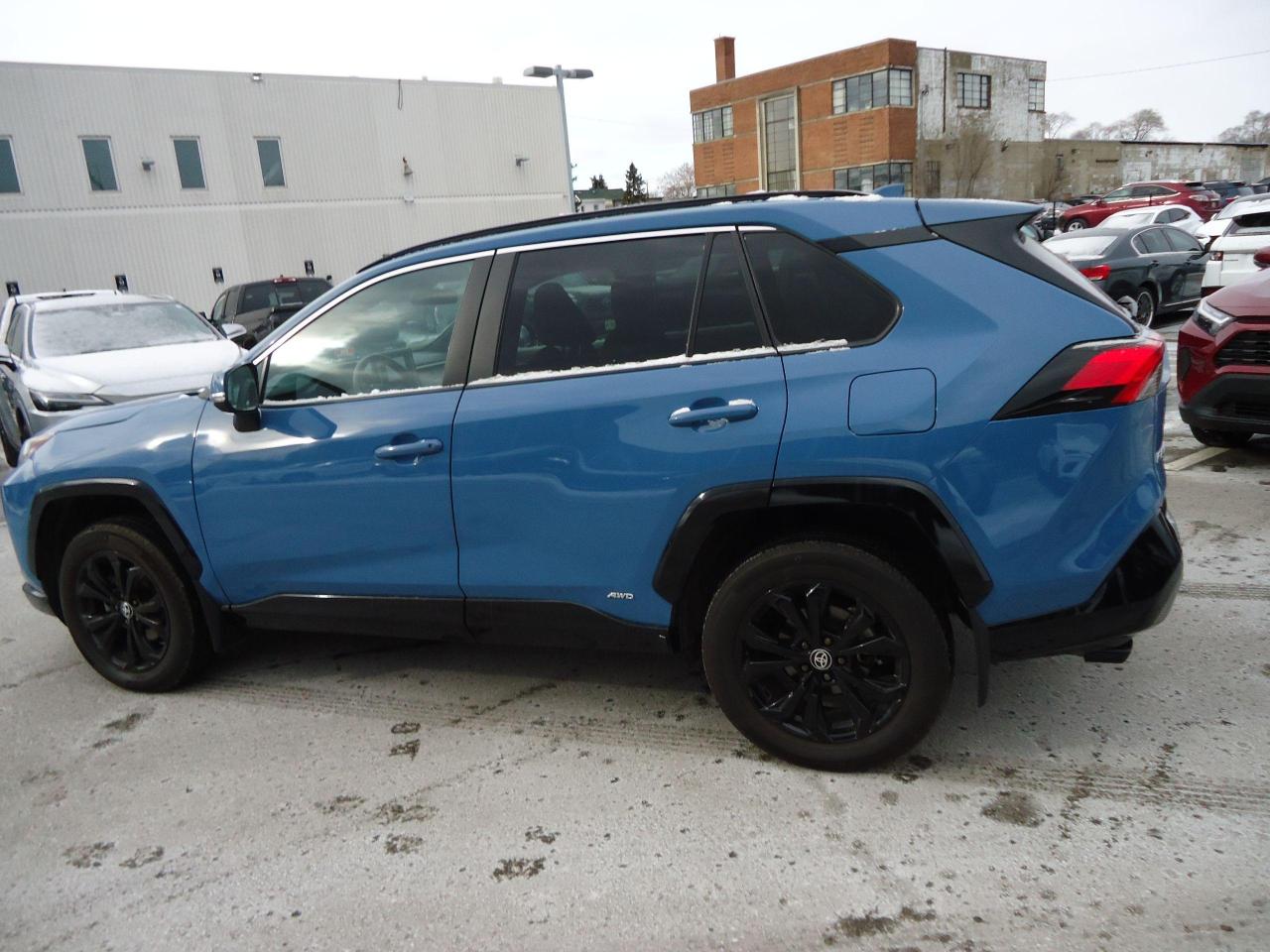 2022 Toyota RAV4 Hybrid SE AWD - Photo #9