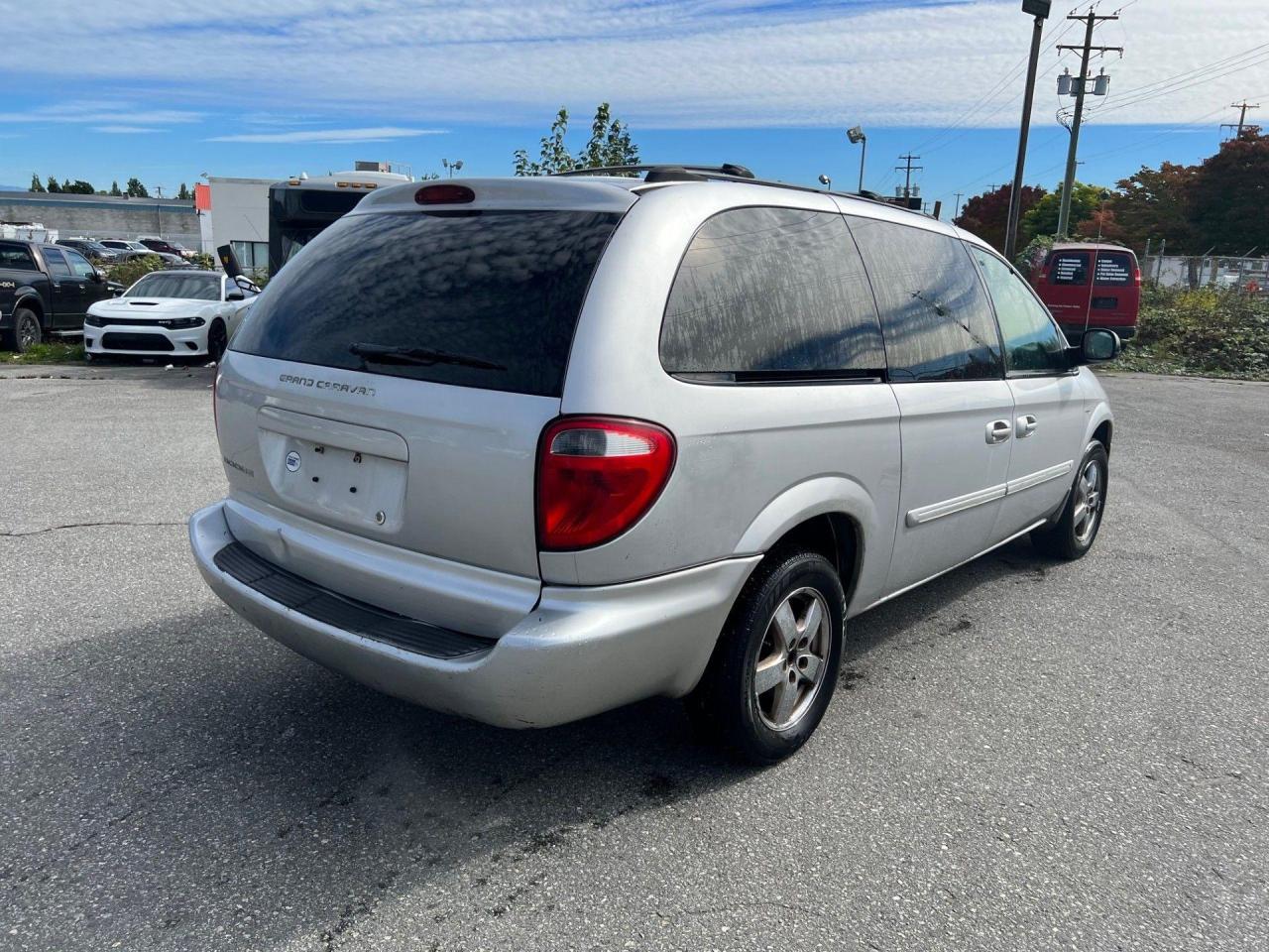 2004 Dodge Grand Caravan SXT - Photo #4