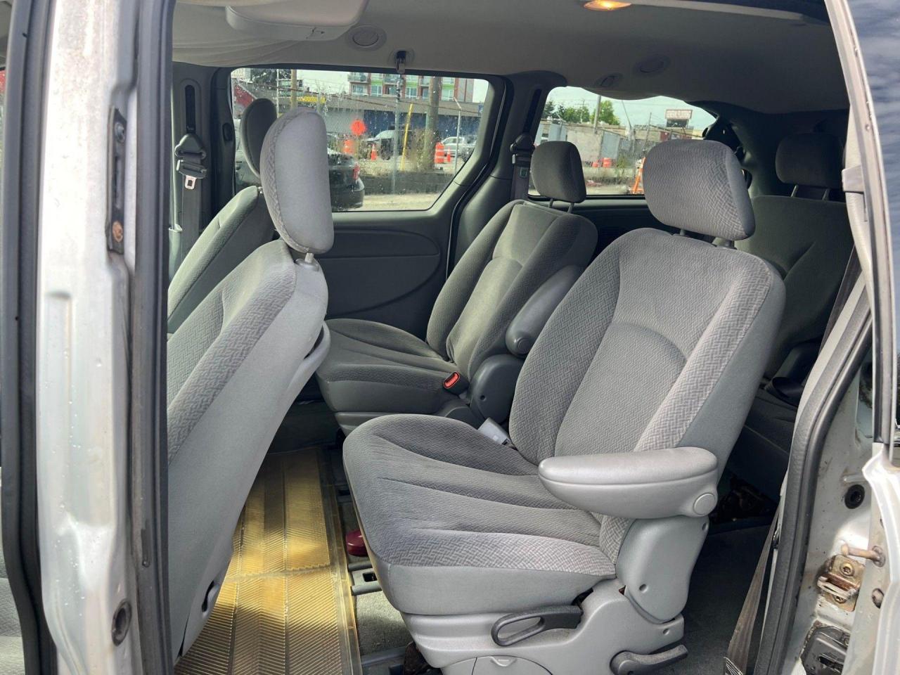 2004 Dodge Grand Caravan SXT - Photo #8