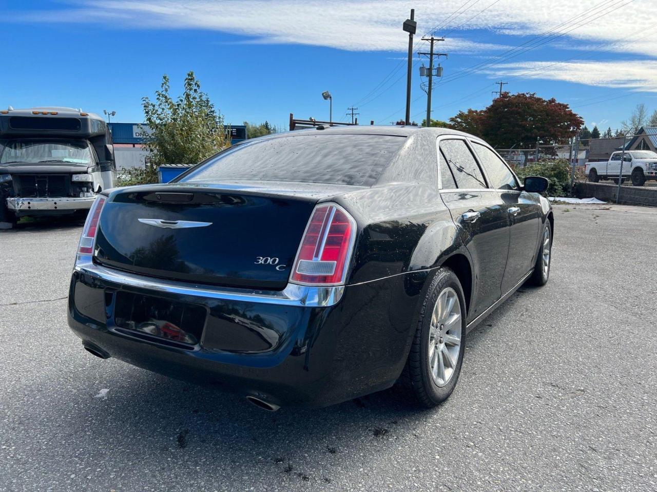 2013 Chrysler 300  - Photo #6