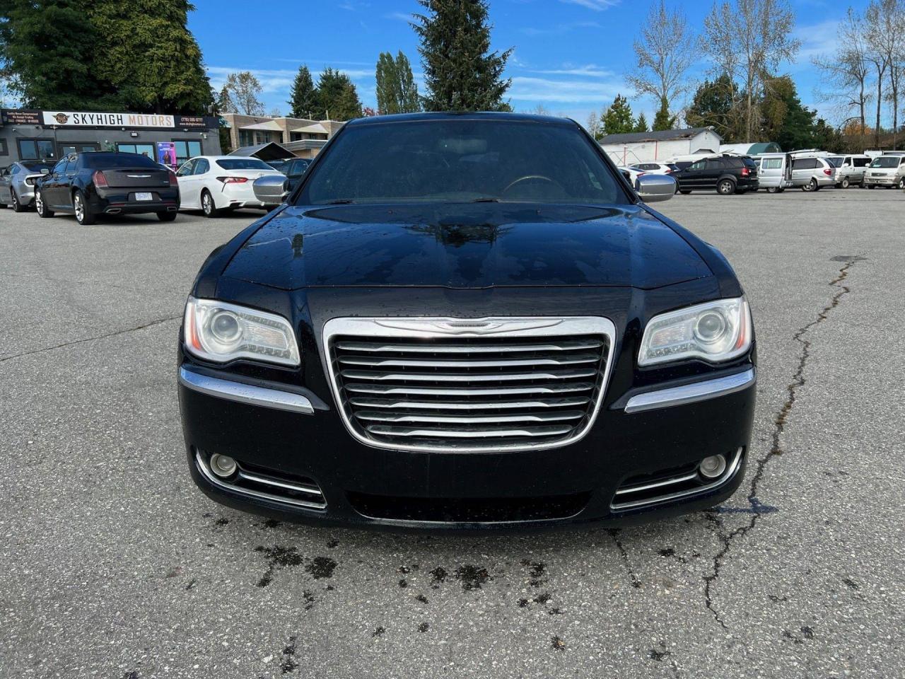 2013 Chrysler 300  - Photo #9