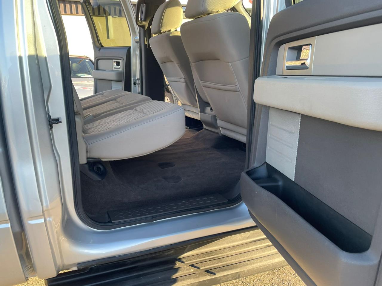 2010 Ford F-150 4WD 4.6L V8 SuperCrew 145" XLT LOW KM - Photo #15