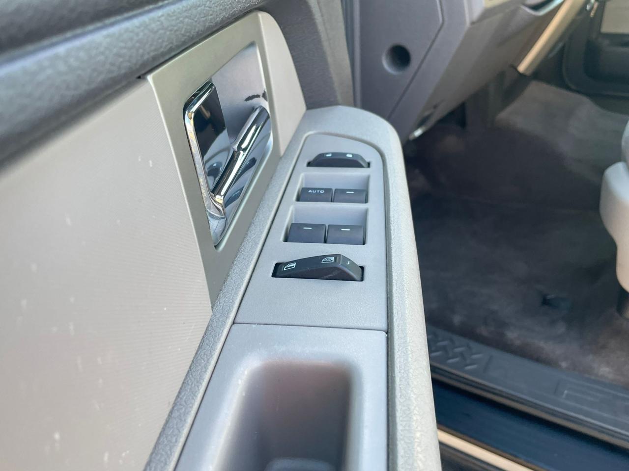 2010 Ford F-150 4WD 4.6L V8 SuperCrew 145" XLT LOW KM - Photo #12