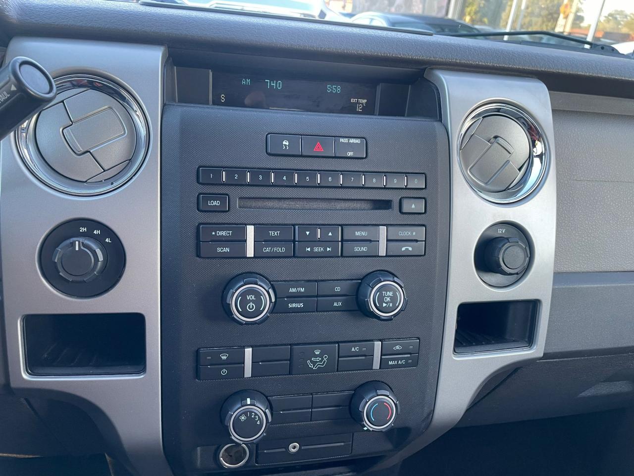 2010 Ford F-150 4WD 4.6L V8 SuperCrew 145" XLT LOW KM - Photo #22