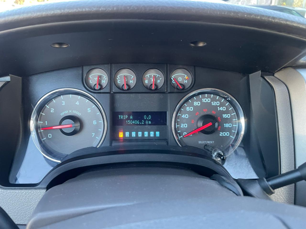 2010 Ford F-150 4WD 4.6L V8 SuperCrew 145" XLT LOW KM - Photo #2