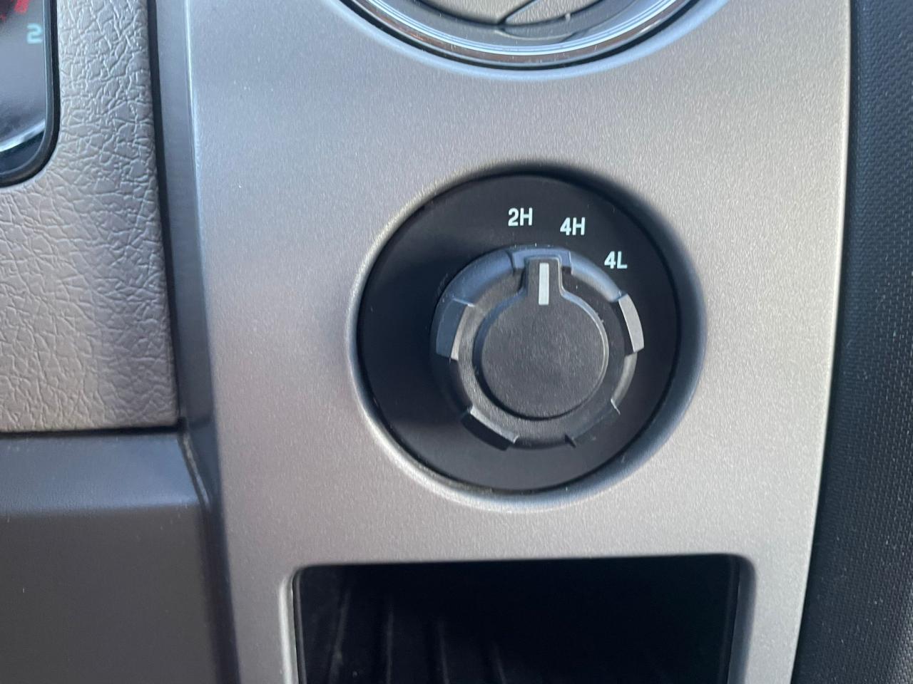 2010 Ford F-150 4WD 4.6L V8 SuperCrew 145" XLT LOW KM - Photo #23