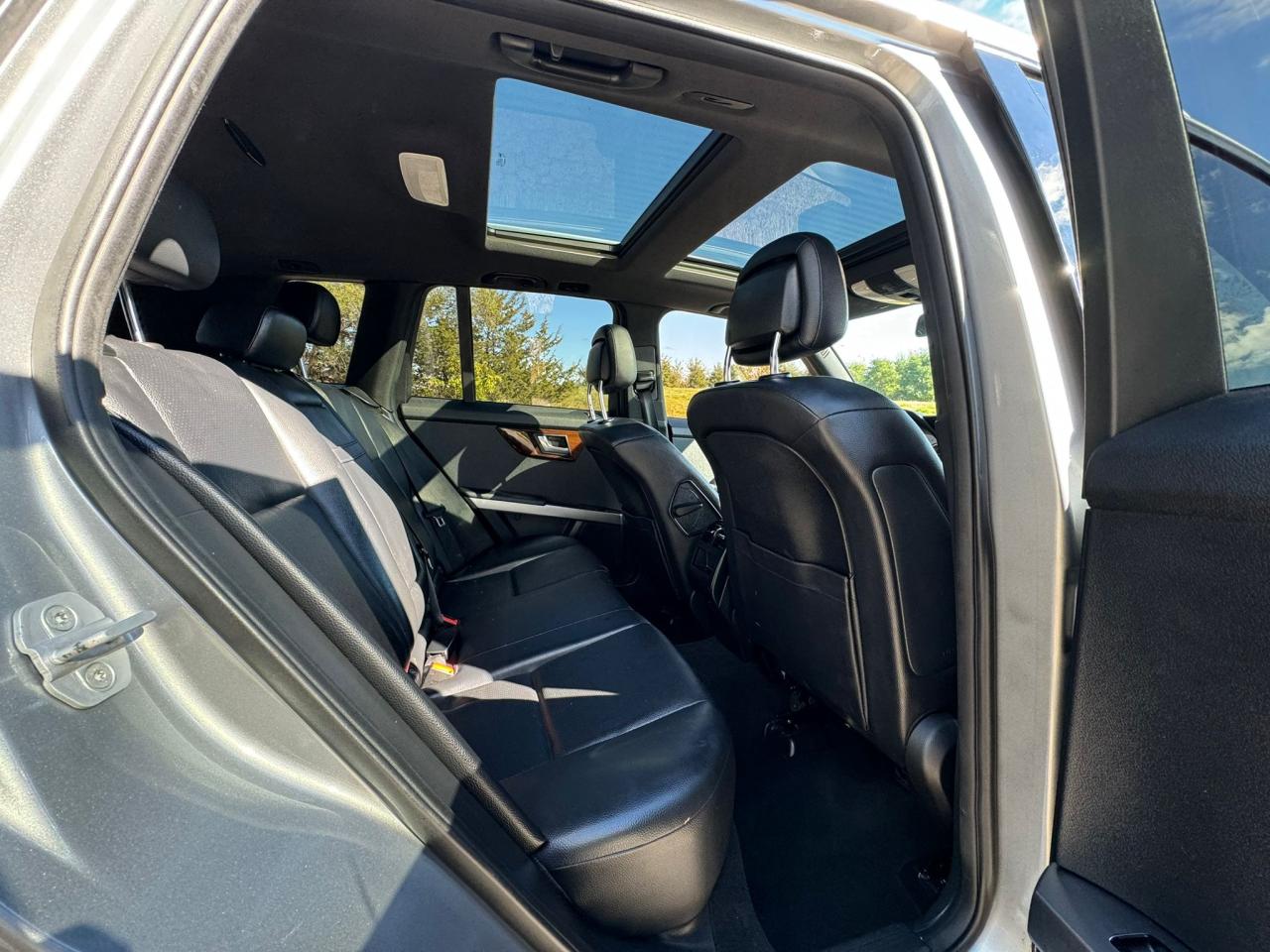 2012 Mercedes-Benz GLK-Class GLK350 4MATIC | CLEAN CARFAX | PANO | LEATHER Photo11