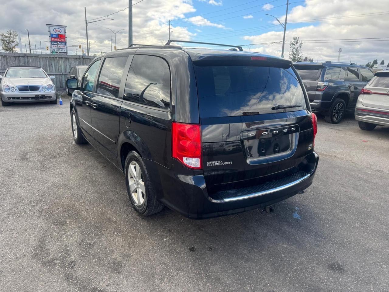 2017 Dodge Grand Caravan SXT, STOW N GO, ONLY 191KMS, CERTIFIED Photo2