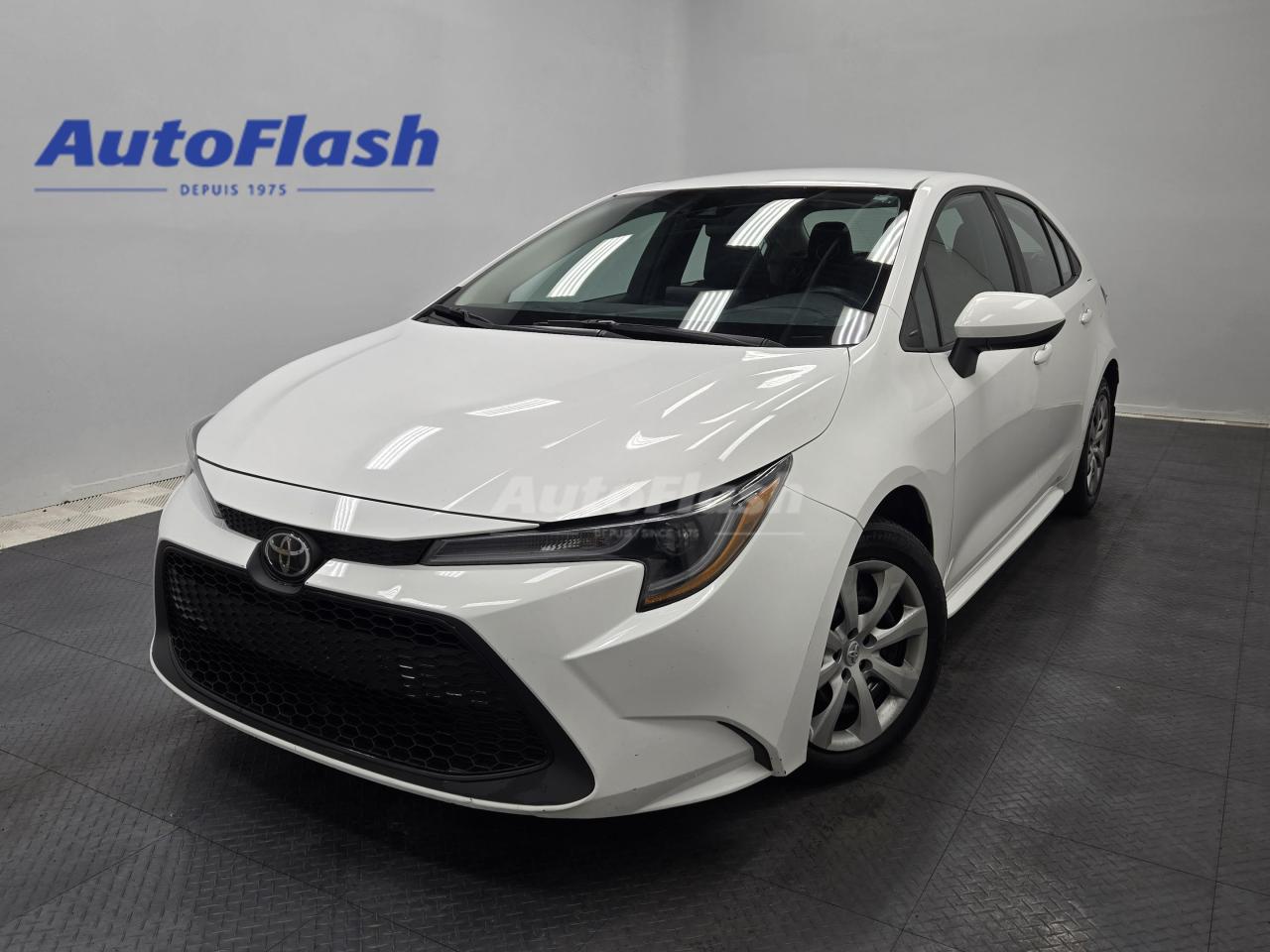 Used 2022 Toyota Corolla LE, CAMERA, CARPLAY, BLIND SPOT, SIEGES CHAUFF for sale in Saint-Hubert, QC