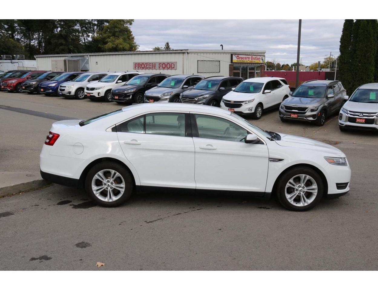 2015 Ford Taurus SEL FWD - Photo #4