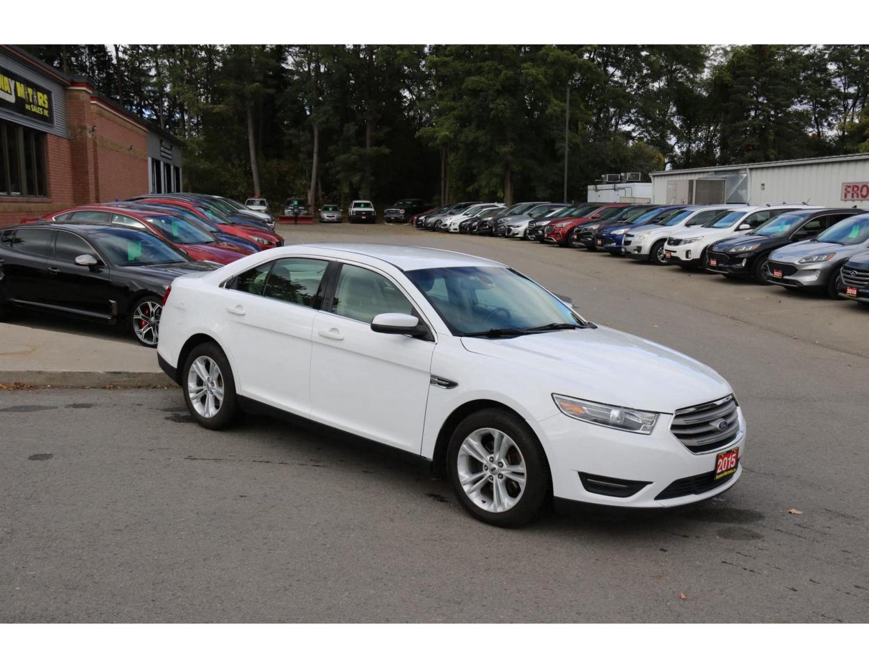 2015 Ford Taurus SEL FWD - Photo #2