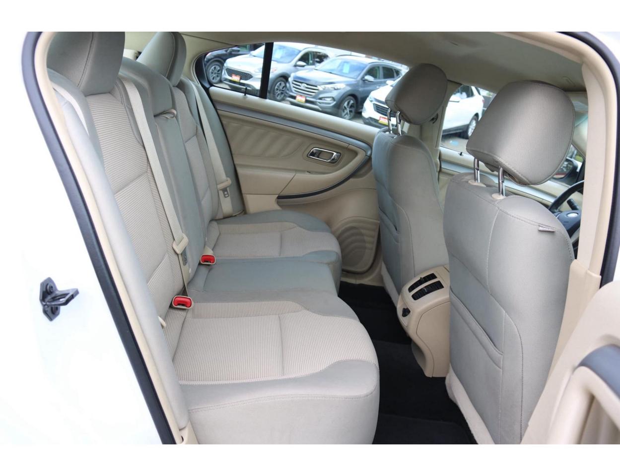 2015 Ford Taurus SEL FWD - Photo #11