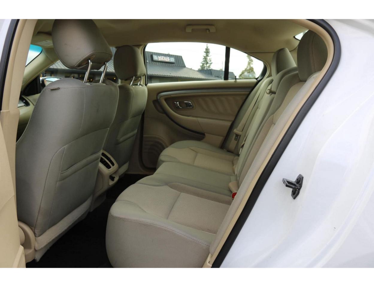 2015 Ford Taurus SEL FWD - Photo #12