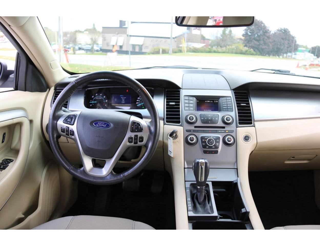 2015 Ford Taurus SEL FWD - Photo #15