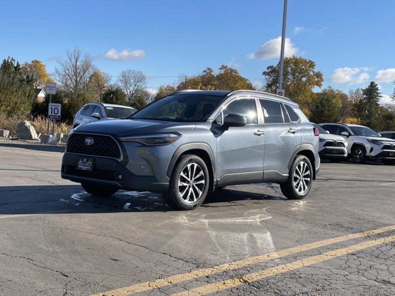 Used 2022 Toyota Corolla Cross XLE  AWD, Leatherette, Sunroof, Heated Seats, CarPlay + Android, Rear Camera, Bluetooth, Alloy Wheel for sale in Guelph, ON