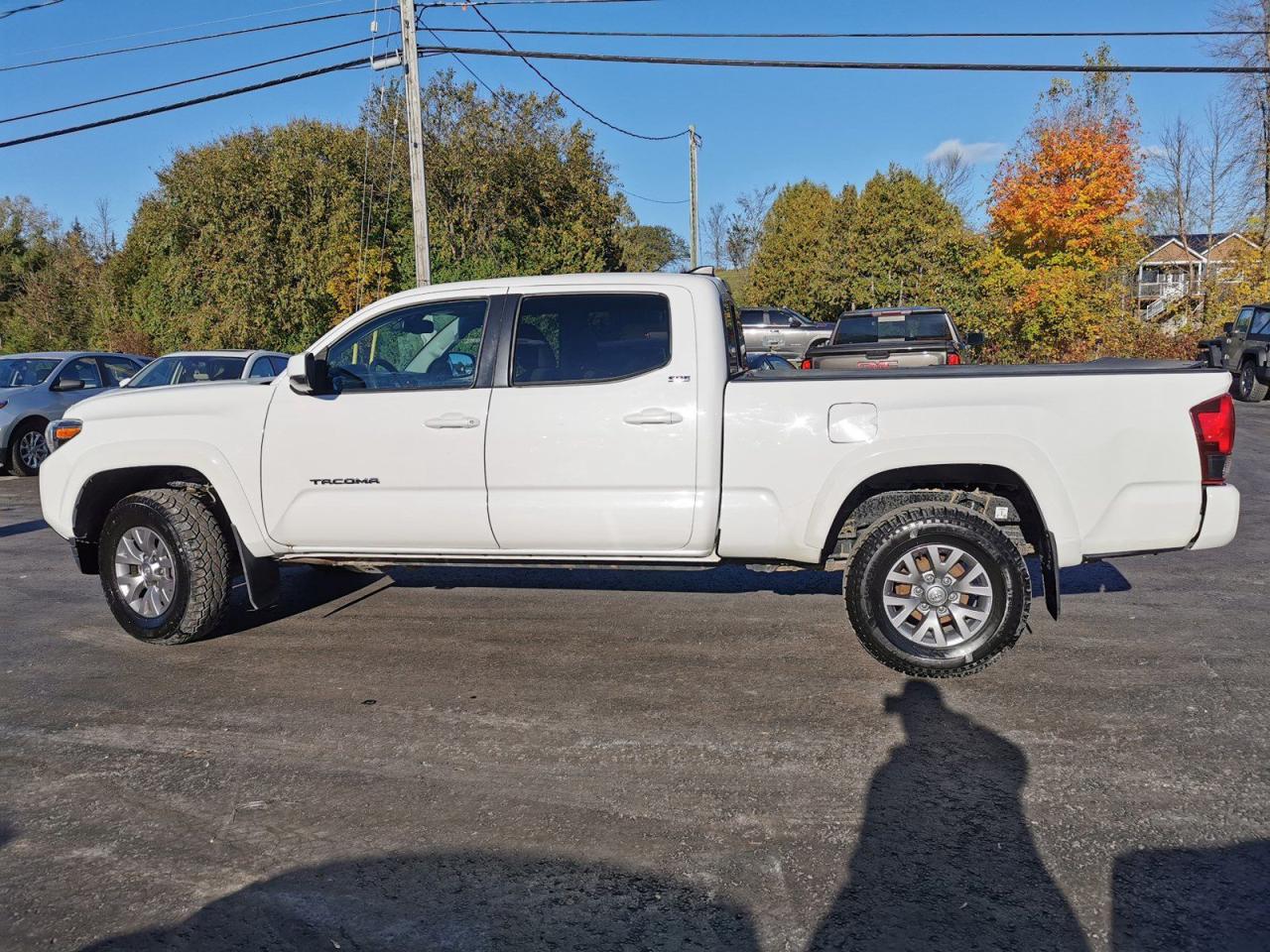 2019 Toyota Tacoma SR5 4X4 - Photo #2