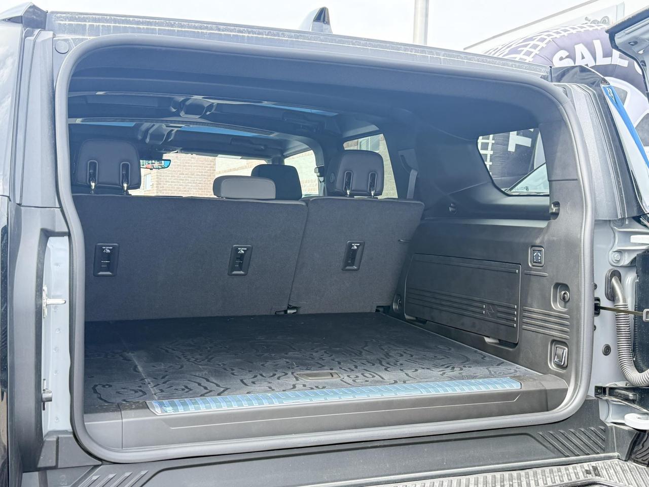 2025 GMC HUMMER EV SUV 3X FULLY ELECTRIC WITH REMOTE START/ENTRY, HEATED SEATS, HEATED STEERING WHEEL, VENTILATED SEATS, INFINITY ROOF, SUPER CRUISE, HITCH GUIDANCE, HD SURROUND VISION Photo