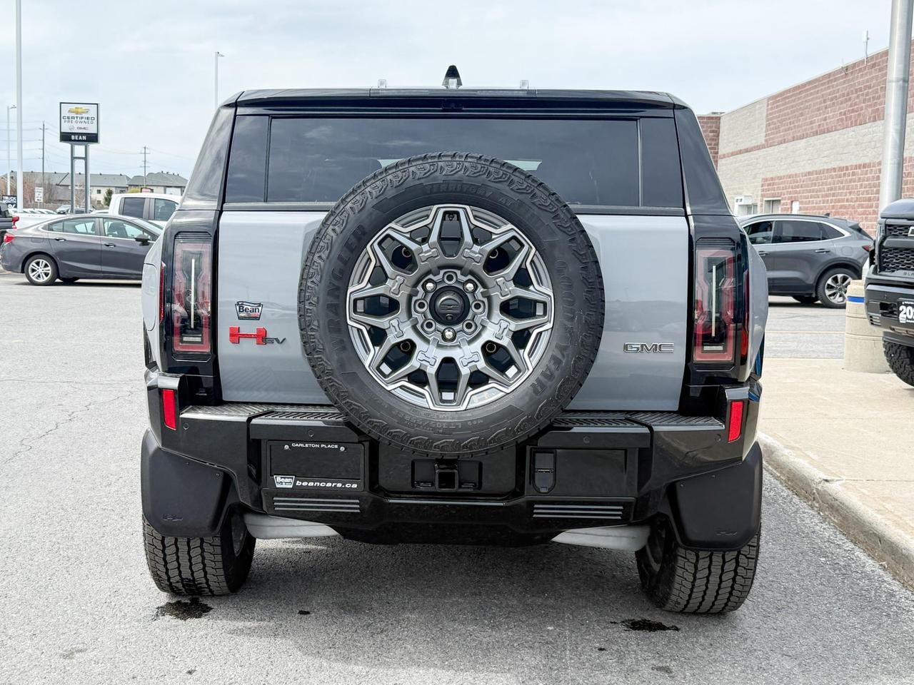 2025 GMC HUMMER EV SUV 3X FULLY ELECTRIC WITH REMOTE START/ENTRY, HEATED SEATS, HEATED STEERING WHEEL, VENTILATED SEATS, INFINITY ROOF, SUPER CRUISE, HITCH GUIDANCE, HD SURROUND VISION Photo