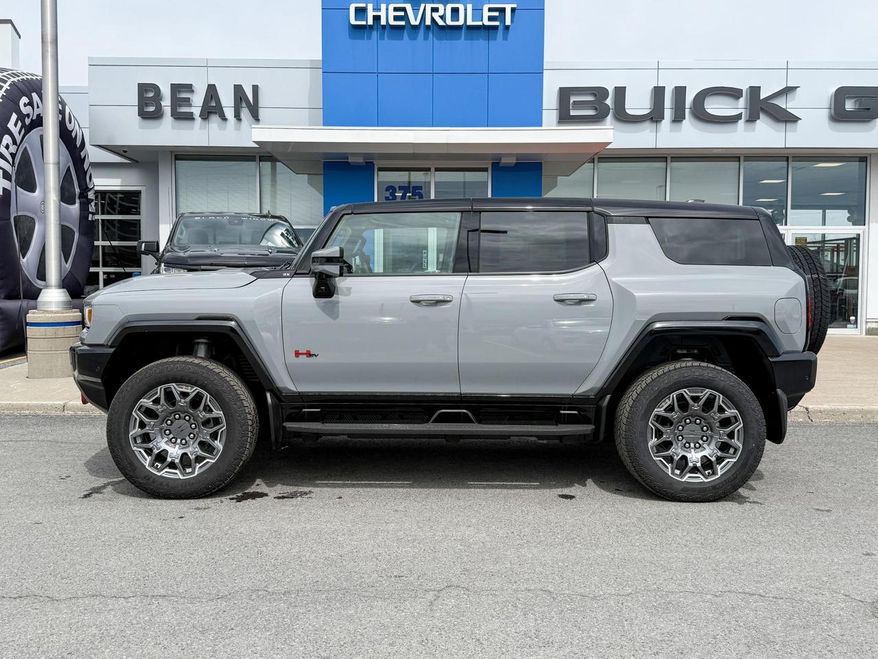 2025 GMC HUMMER EV SUV 3X FULLY ELECTRIC WITH REMOTE START/ENTRY, HEATED SEATS, HEATED STEERING WHEEL, VENTILATED SEATS, INFINITY ROOF, SUPER CRUISE, HITCH GUIDANCE, HD SURROUND VISION Photo