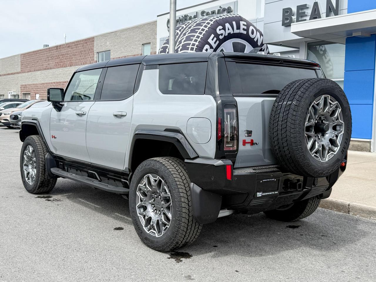 2025 GMC HUMMER EV SUV 3X FULLY ELECTRIC WITH REMOTE START/ENTRY, HEATED SEATS, HEATED STEERING WHEEL, VENTILATED SEATS, INFINITY ROOF, SUPER CRUISE, HITCH GUIDANCE, HD SURROUND VISION Photo